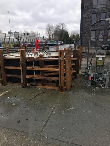 Beton fundering storten voor reclamemast Hardinxveld